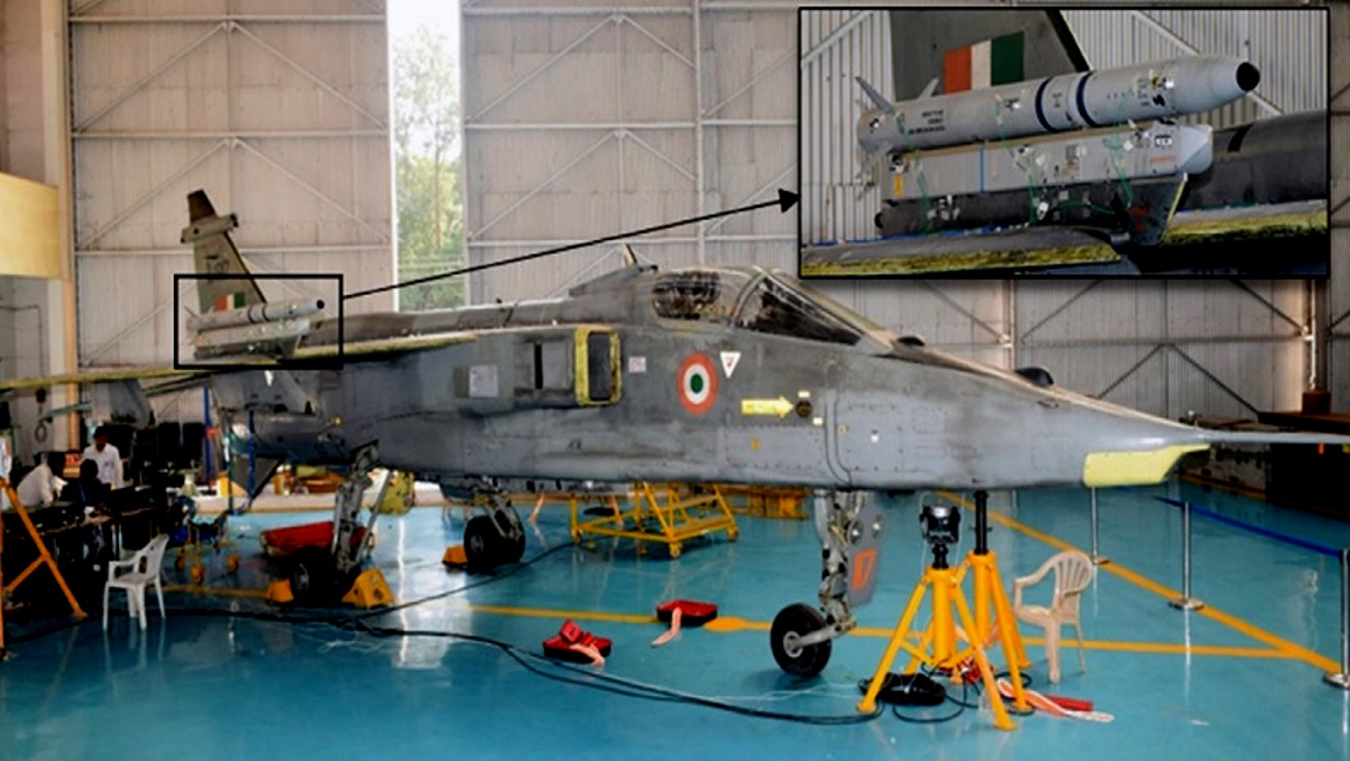 「First Photo Of ASRAAM-Armed IAF Jaguar」的圖片搜尋結果